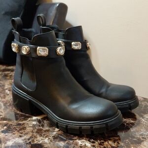 Madden Girl Women's Size 10 Black Amulet Ankle Boots